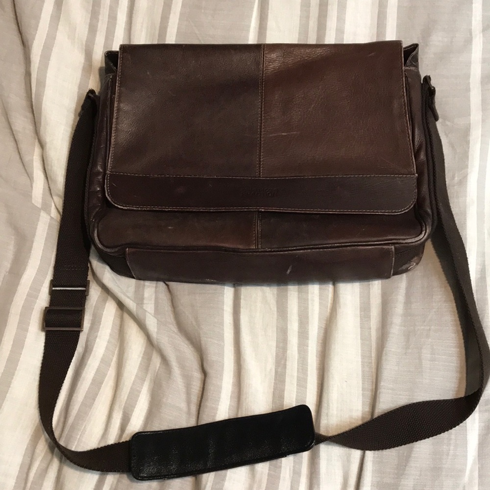 Kenneth Cole Reaction messenger bag